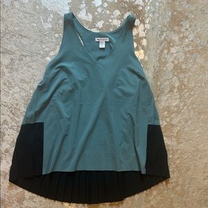 Athleta Aqua and Black Pleated Tank Top Size M, new without tags